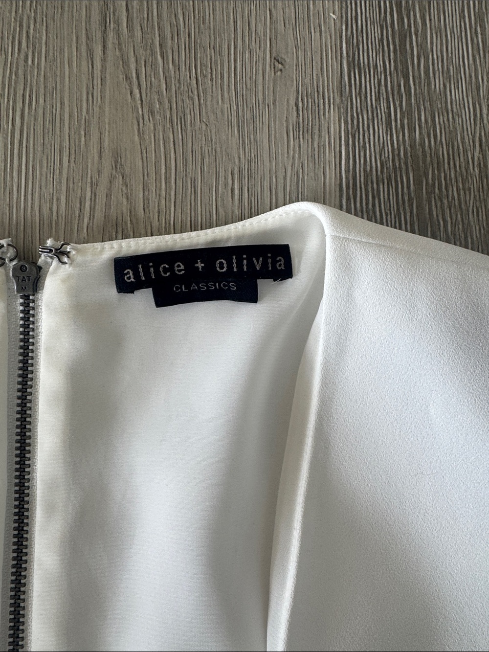 Alice + Olivia White V-Neck Mini Sheath Dress - Picture 5 of 7